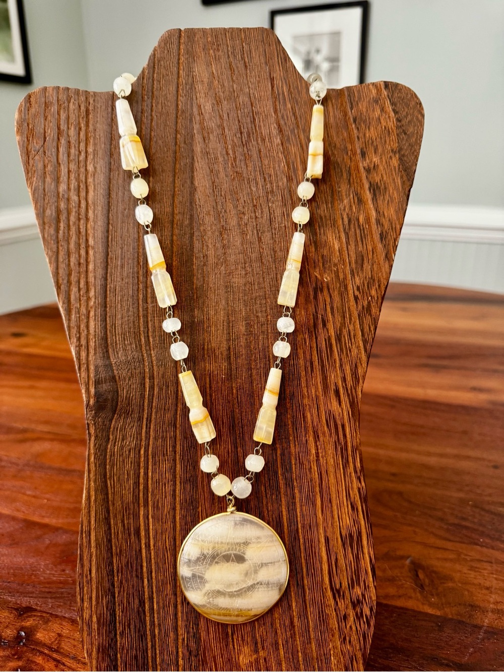 Carved Aztec Sun Calendar Mexican White Onyx Beads & Pendant 1970s Necklace VTG